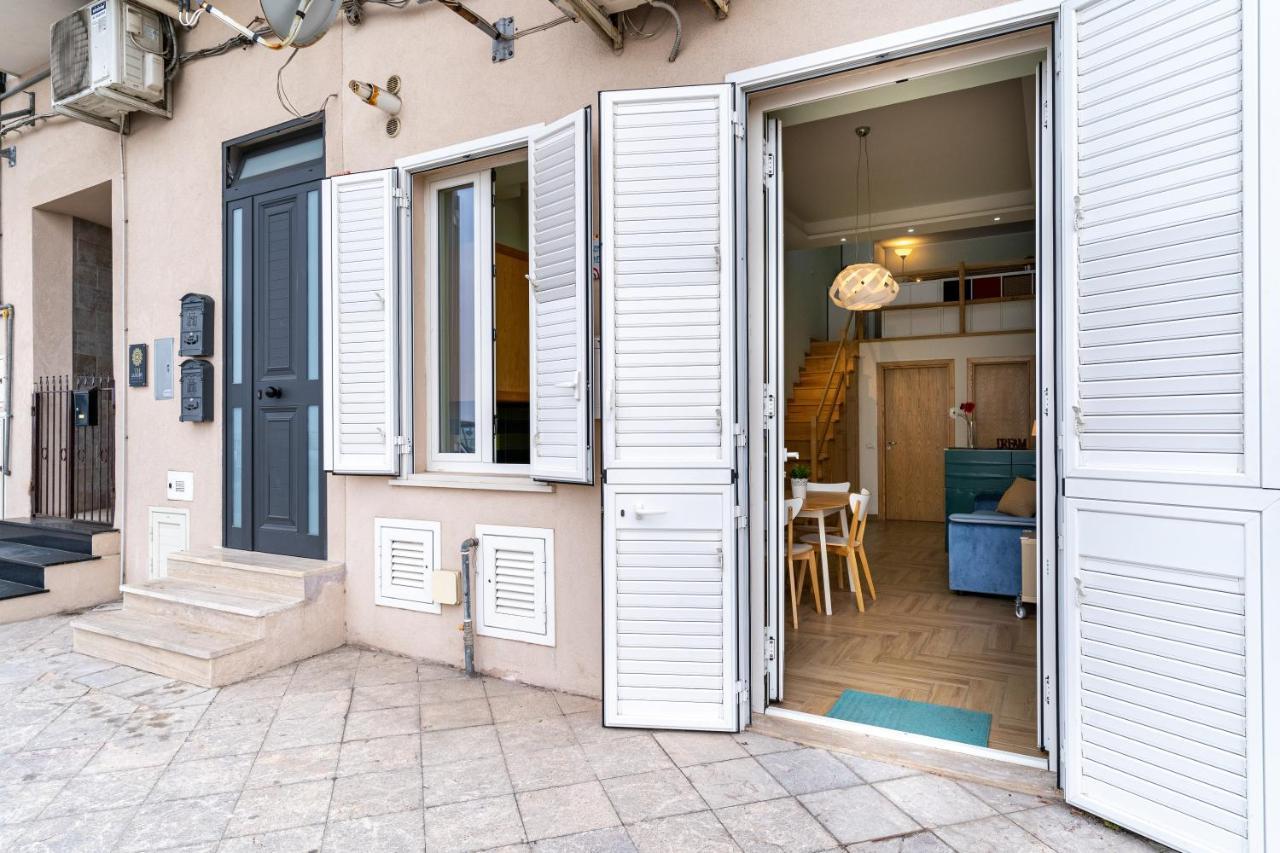 Giardini Naxos Lovely Flat In Front Of The Beach Exterior photo
